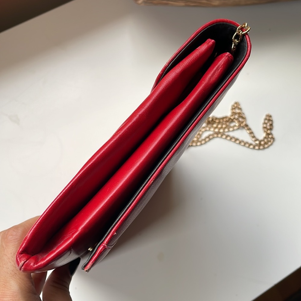 Vintage Gucci red leather hand clutches - Picture 8 of 9